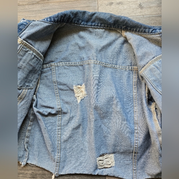 Stylish Blue Denim Jacket - Picture 5 of 6